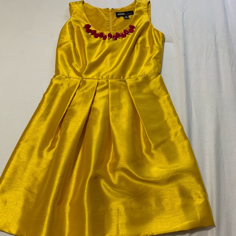 M60 size 4 beautiful dress.